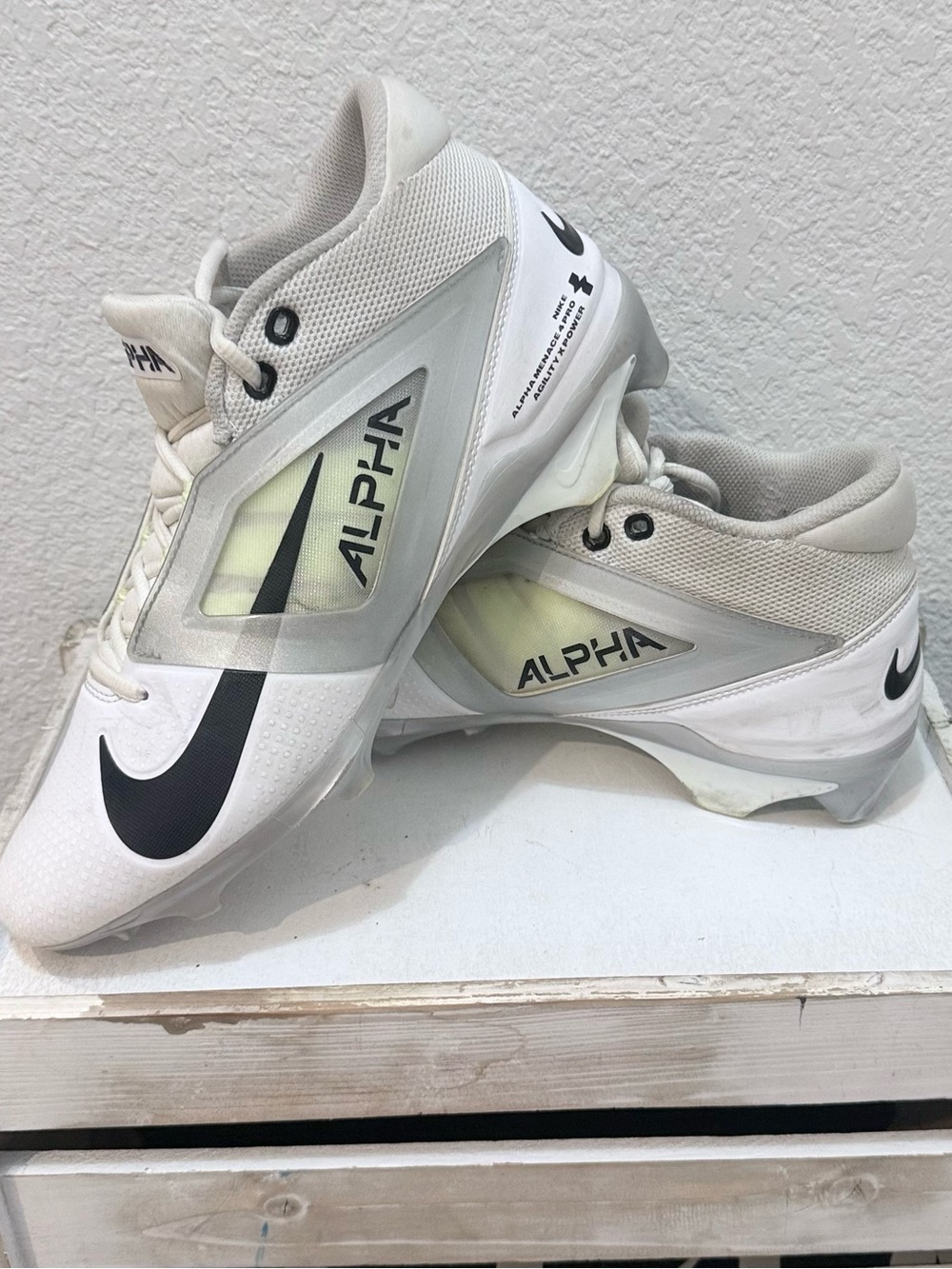 Nike Men’s Alpha Menace 4 Football Cleats, Size 10